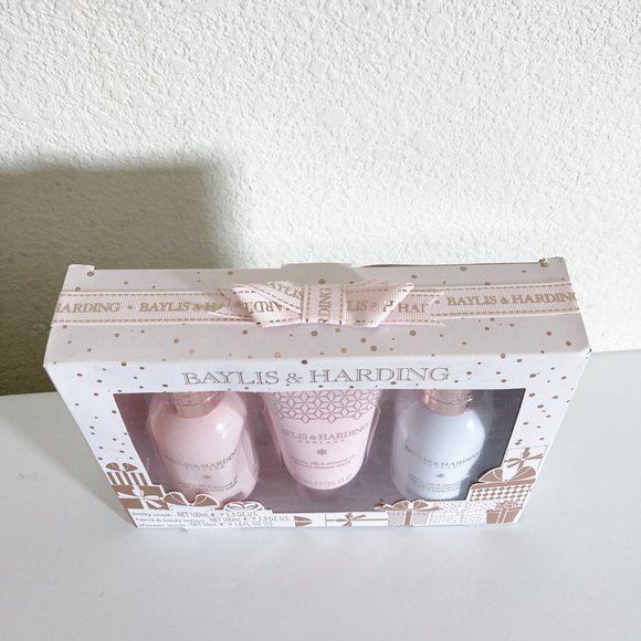 NEW Baylis and Harding England, 3 Pc Gift Set Jojoba Silk Almond Oil Lotion Wash - Picture 3 of 4
